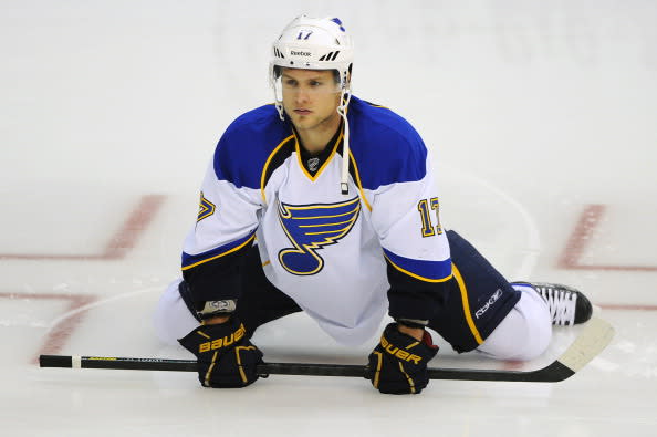 WASHINGTON, DC – NOVEMBER 17: Vladimir Sobotka #17 of the St. Louis Blues warms up before playing the Washington Capitals in an NHL game at the Verizon Center on November 17, 2013 in Washington, DC. (Photo by Patrick Smith/Getty Images)