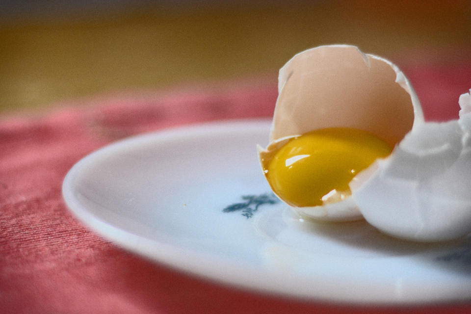 <p>According to Cassandra Barns egg yolks are rich in choline and B vitamins, which are vital for supporting brain health and maintaining a sharp memory. “Never throw away the yolks – contrary to popular belief, they won’t raise your cholesterol,” she says. [Photo: Getty] </p>