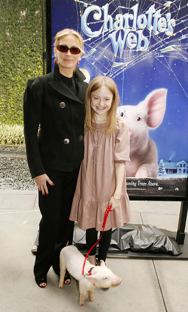 <p>Julia Roberts poses with an adorable 12-year old Dakota Fanning (and Wilbur the pig!) at the Los Angeles premiere of <i>Charlotte’s Web</i> on December 10, 2006 in Los Angeles. The actress voiced the movie’s wise, web-spinning spider. (Photo: Kevin Winter/Getty Images)</p>