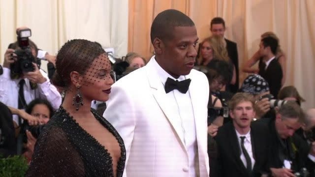 Jay Z (R) with wife Beyoncé