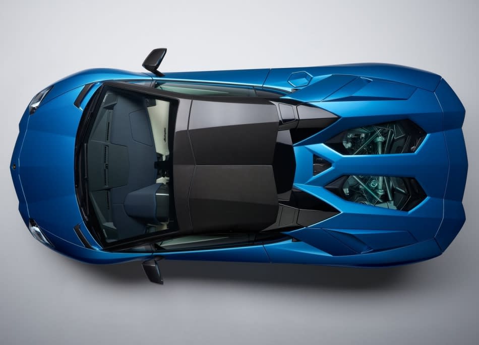 新「上空」大牛 Lamborghini Aventador S Roadster 登場！0~100km/h 只要 3 秒，極速上看 350km/h！