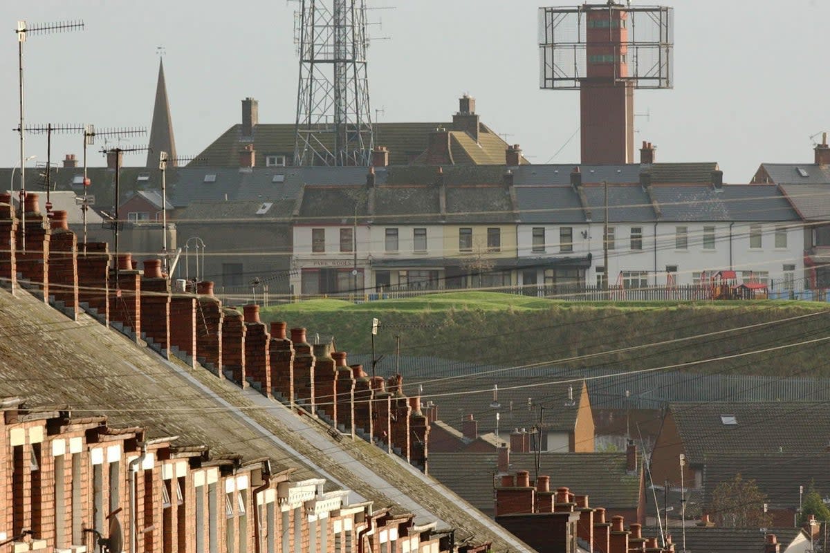 A British Army watch tower in the Ardoyne area of Belfast (Paul Faith (PA Archive)