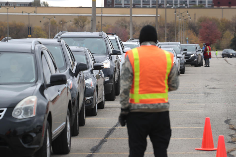 Cars line up for COVID-19 testing in Milwaukee. (Photo: Scott Olson via Getty Images)