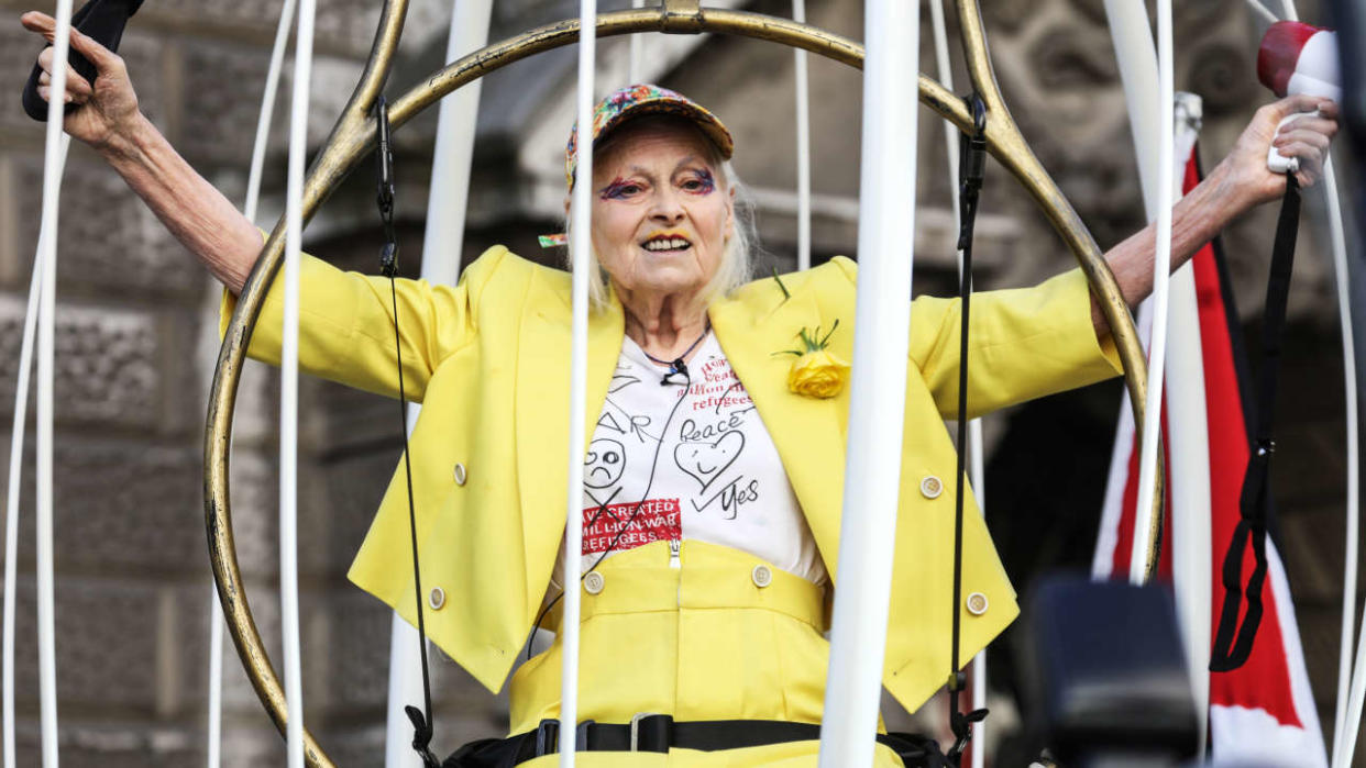 LONDON, UNITED KINGDOM - 2020/07/21: Vivienne Westwood seen suspended 10ft inside a bird cage during the protest.
Fashion designer and business woman Dame Vivienne Westwood is suspended in a ten foot high bird cage outside the Old Bailey in London to protest against the US extradition of Julian Assange. (Photo by Brett Cove/SOPA Images/LightRocket via Getty Images)