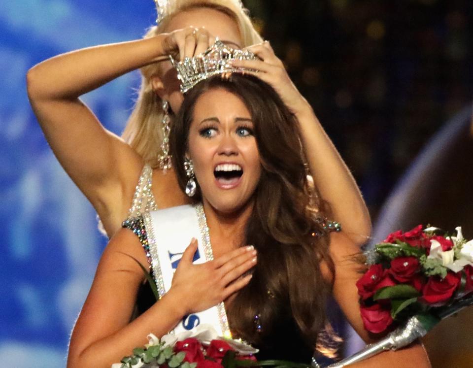 Cara Mund was crowned Miss America 2018 on Sept. 10, 2017, in Atlantic City, N.J. (Photo: Donald Kravitz/Getty Images for Dick Clark Productions)