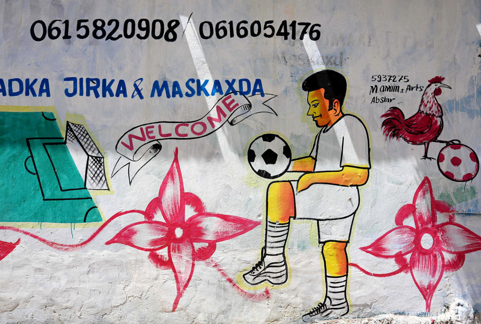 <p>A mural depicting a soccer player is seen on a wall of a stadium in Hodan district of Mogadishu, Somalia, June 13, 2017. (Photo: Feisal Omar/Reuters) </p>