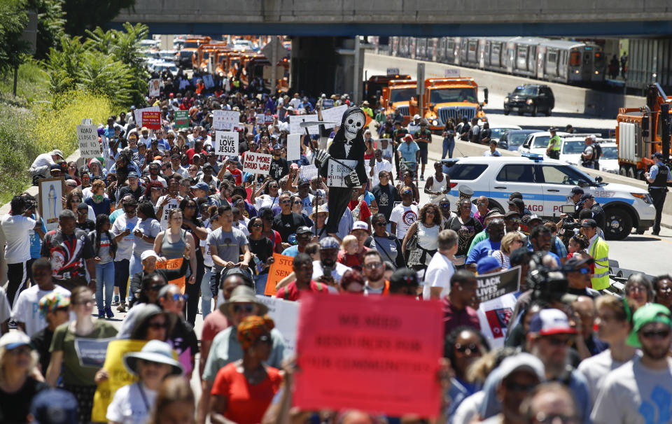 Activists block major freeway to protest gun violence in Chicago