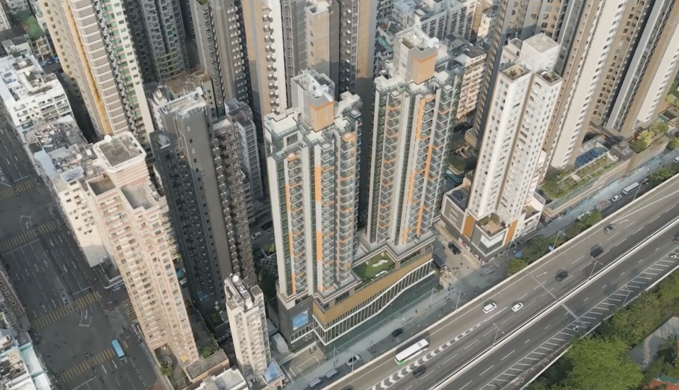 全面撤辣後，恒基售樓成績最理想，旗下香港小輪與市建局合作發展的深水埗通州街「映岸」都準備推售。