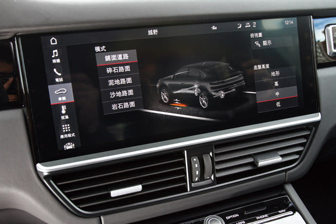 中控台為一組12.3吋大型觸控螢幕，並支援Apple CarPlay系統。版權所有/汽車視界