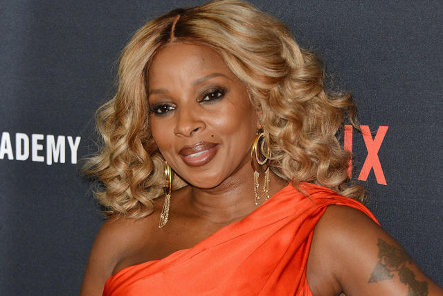 Mary J. Blige's Super Bowl Beauty 2022: All the Details Behind Her Hair  Look