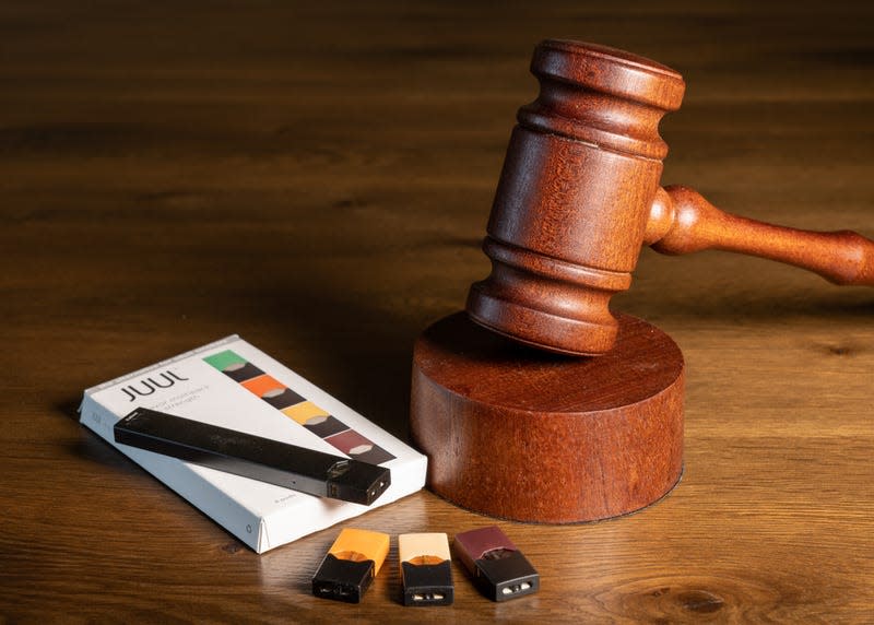 JUUL e-ciggarettes next to a judge's gavel. 