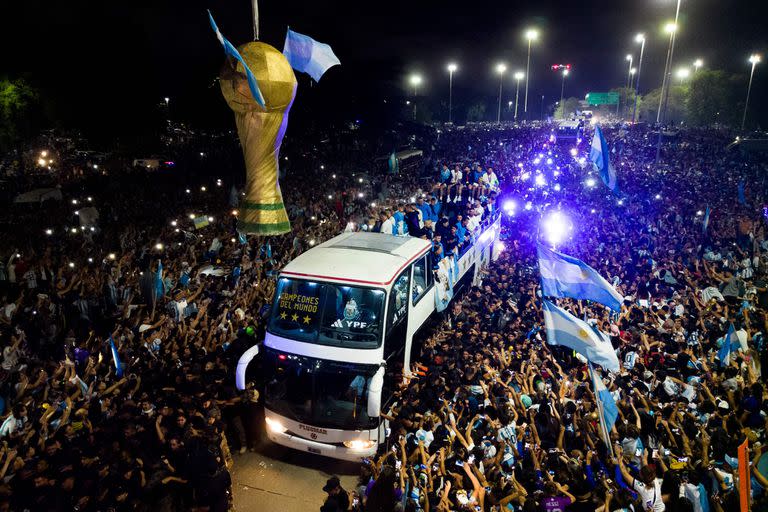 campeones del mundo; selección Argentina; Argentina campeón del mundo;  Deportes; Sociedad; Obelisco; recorrida