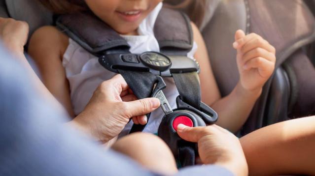 Experts warn parents about kids wearing puffy coats in car