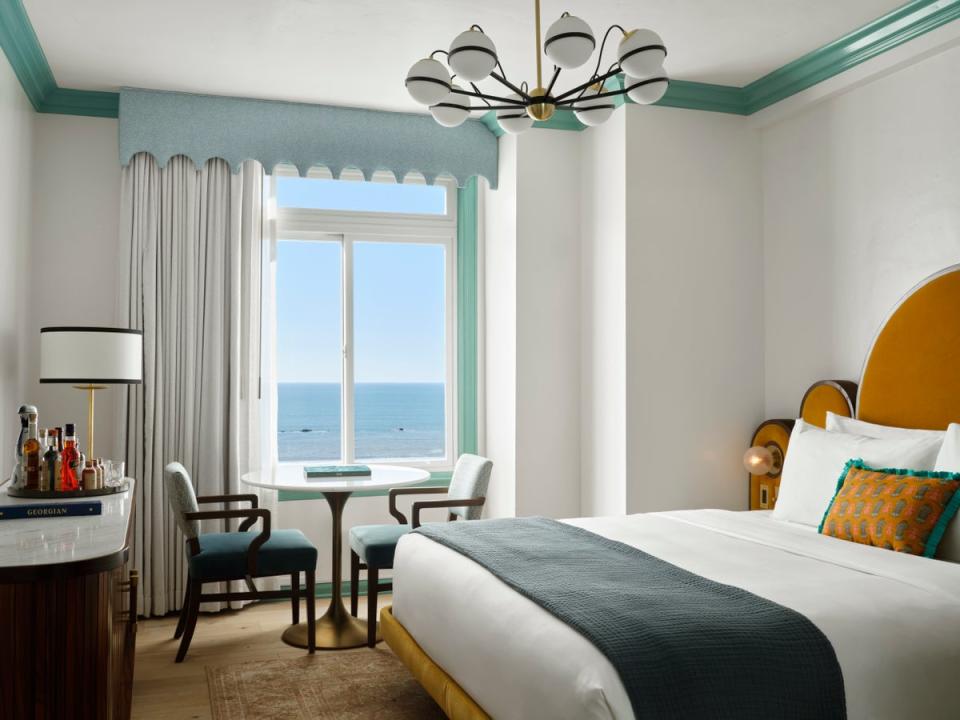 The Georgian, Santa Monica, Ocean King bedroom (Douglas Friedman)