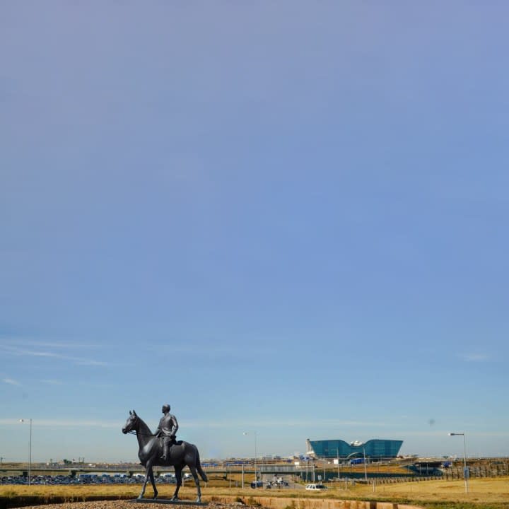 The William J. Palmer statue photoshopped where the "Blue Mustang" statue normally rests