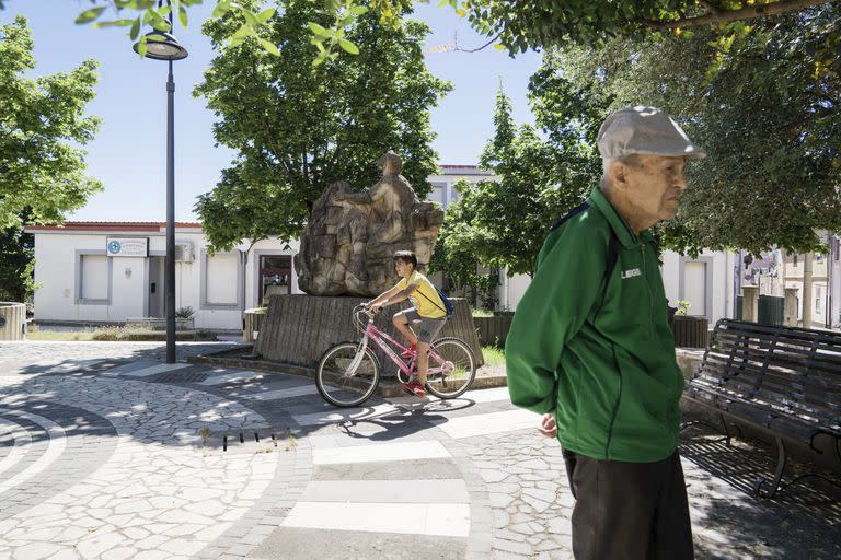 Adolfo Melis, de 99 años, forma parte de una familia de Perdasdefogu, en Cerdeña, que obtuvo el Récord Guinness por la mayor edad combinada: más de 800 años sumados entre nueve hermanos vivos