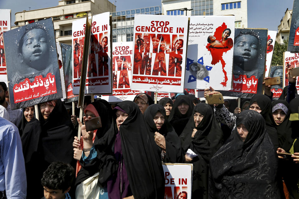 <p>Iranian worshippers attend a protest rally after the Friday prayers as they hold placards in support of muslim Rohingya in Tehran, Iran, Friday, Sept. 8, 2017. (Photo: Ebrahim Noroozi/AP) </p>