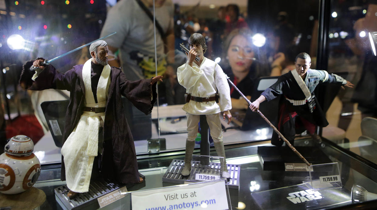 Ein Mann aus Singapur verkaufte seine gesamte „Star Wars“-Kollektion, um den letzten Wunsch seiner verstorbenen Frau zu erfüllen. (Bild: ddp Images)