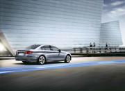 BMW 把直六引擎引入全新 ActiveHybrid 5 混能系統之中，又把同步式電動馬達與 8 前速自動波箱結合