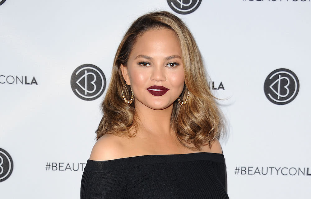Chrissy Teigen *really* wants us to take some time away from our phones
