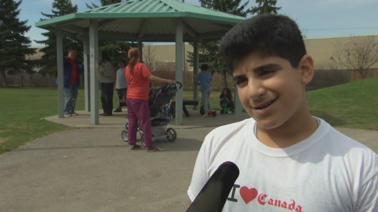 Syrian refugees clean Ottawa park to say thank you to community that welcomed them