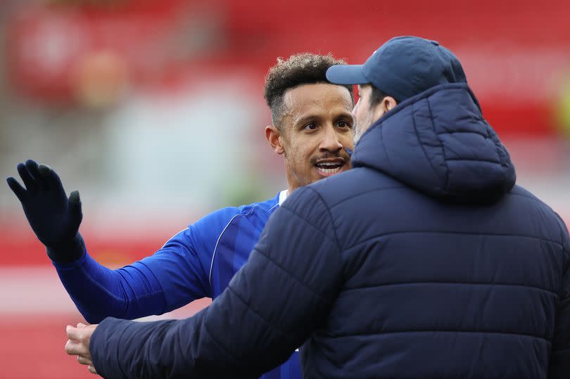 Manager Erol Bulut of Cardiff gives advice to Callum Robinson -Credit:Huw Evans Picture Agency