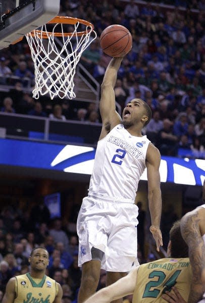 Kentucky's Aaron Harrison (2) goes in for a dunk against Notre Dame in the second half of a college basketball game in the NCAA men's tournament regional finals, Saturday, March 28, 2015, in Cleveland. (AP Photo/Tony Dejak)