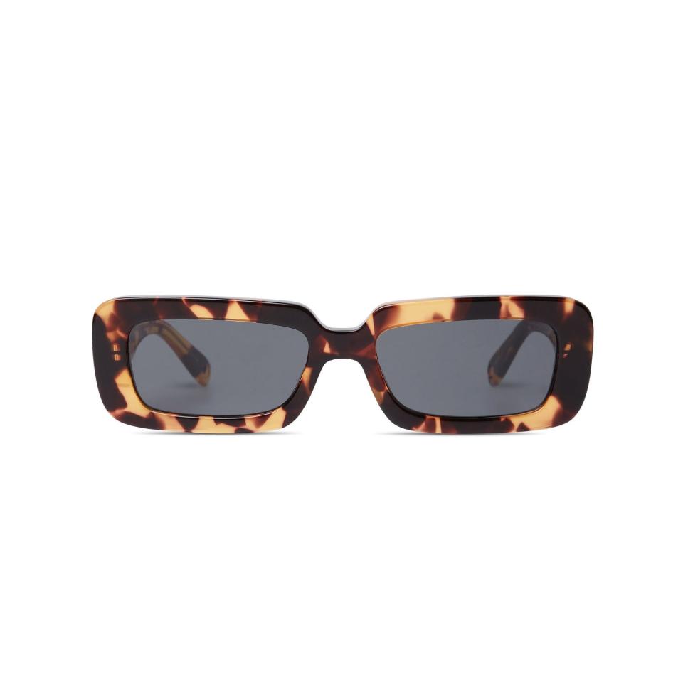 <p><a href="https://elisajohnson.co/products/gigi-in-dark-brown-tortoise" rel="nofollow noopener" target="_blank" data-ylk="slk:Shop Now;elm:context_link;itc:0;sec:content-canvas" class="link ">Shop Now</a></p><p>Gigi in Dark Brown Tortoise</p><p>elisajohnson.co</p><p>$130.00</p>