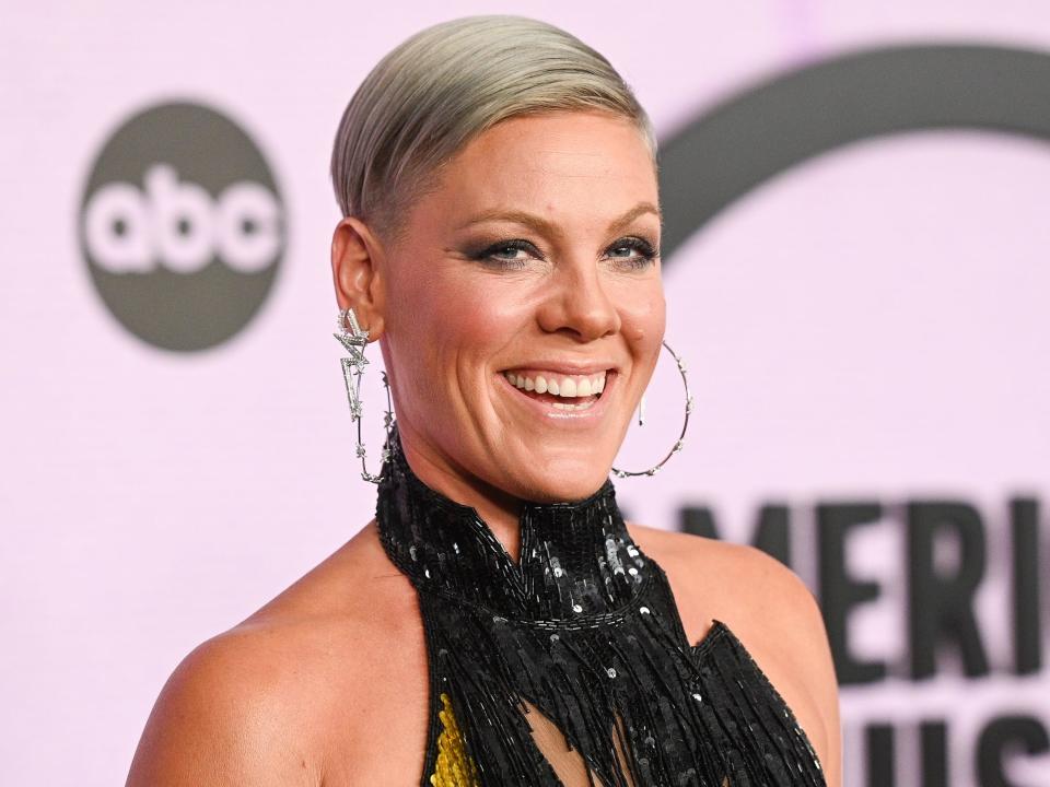 P!NK on the AMA red carpet in a black and yellow dress.