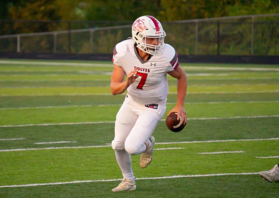 Reeds Spring quarterback Blandey Burall (#7) scrambles for extra yardage against Springfield Catholic.