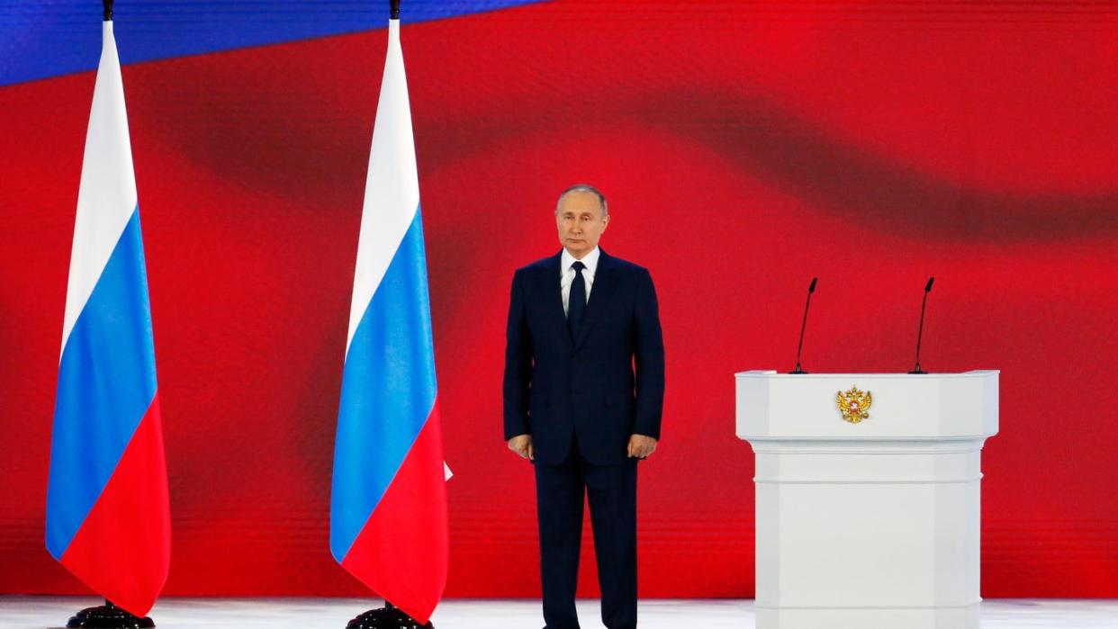 Wladimir Putin, Präsident von Russland, hört die Nationalhymne nach seiner jährlichen Rede an die Nation.