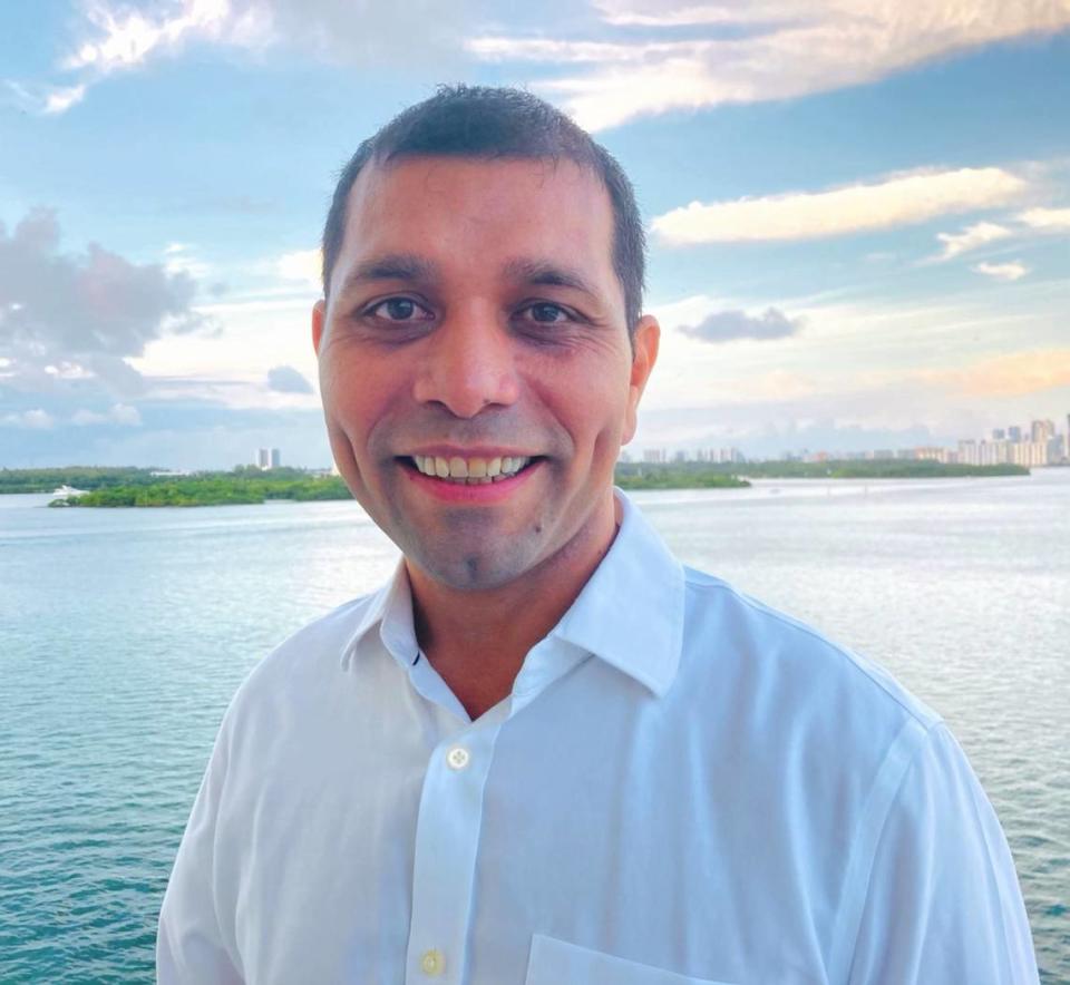 Gustavo Ortega se postula para el Distrito 3 de la Junta Escolar de Miami-Dade.