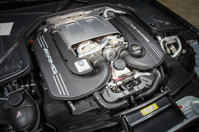 搭載AMG V8 Biturbo雙渦輪增壓引擎，4.0升的排氣量可發揮出510hp最大馬力、扭力峰值也來到71.42kgm的驚人表現。 版權所有/汽車視界