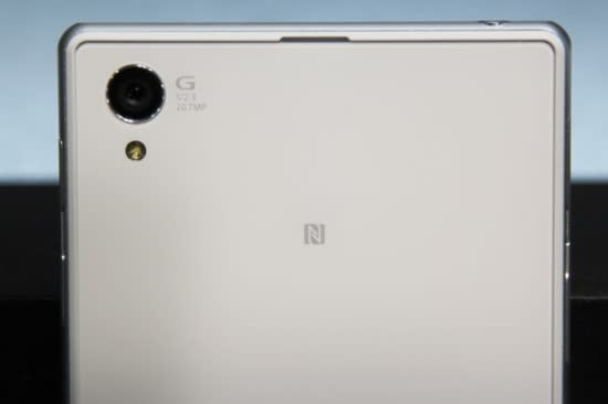 Xperia Z1 的 NFC 感應位置在手機背面的上方