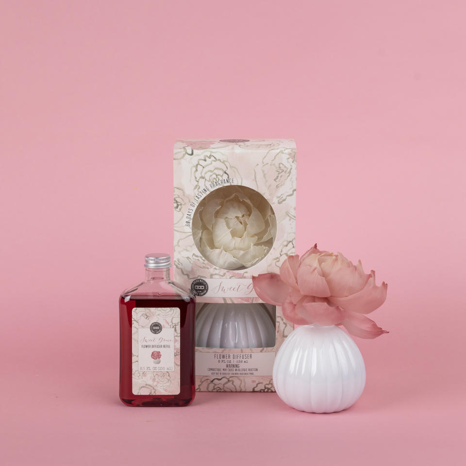 This image provided by Bridgewater Candles shows a Sweet Grace flower diffuser. (Bridgewater Candles via AP)