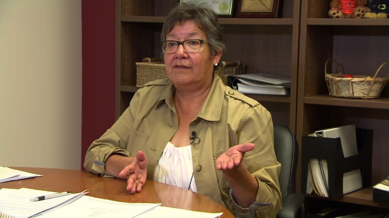 Traditional indigenous parenting class in Winnipeg helps reclaim identity