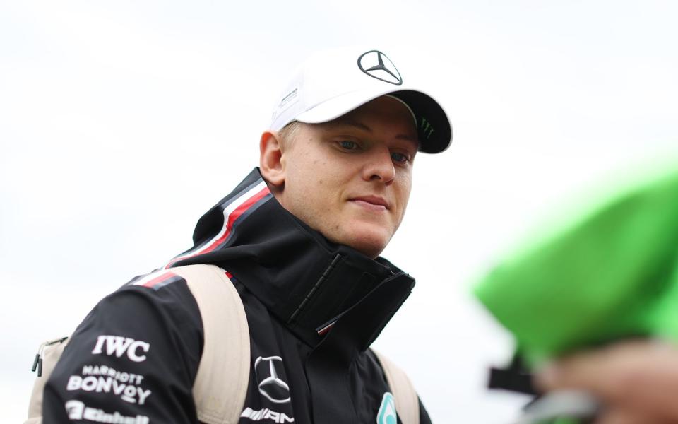 Wird Mick Schumacher, Sohn von Siebenfach-Weltmeister Michael Schumacher, bei Mercedes 2025 den Platz von Lewis Hamilton einnehmen? Christian Danner glaubt nicht, dass der 24-Jährige bei den Silberpfeilen besonders "gute Karten" hat. (Bild: 2023 Getty Images/Ryan Pierse)