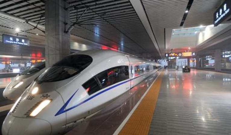 根據降雨影響範圍，廣鐵集團計劃於4月29日至5月1日期間停運京廣鐵路普速列車62列，京廣、京九普鐵和京廣高鐵的部分列車將出現不同程度延誤。