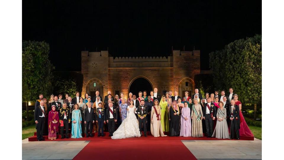 Princess Beatrice, Princess Kate and more royals posed for an official wedding photo at Prince Hussein and Princess Rajwa's state banquet