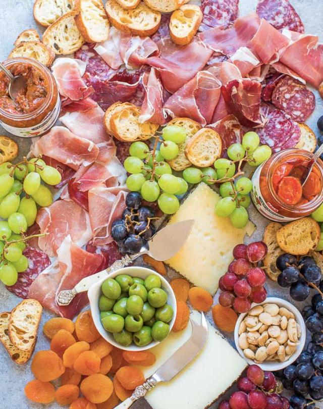 How to Make a Brunch Charcuterie Board - Averie Cooks