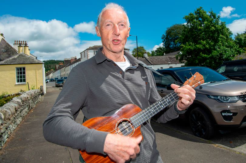 Ukulele player Angus Makepeace busking