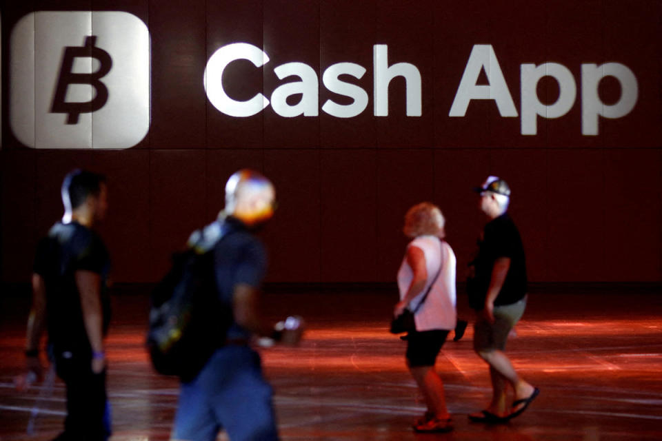 Cash App es una aplicación de pago para teléfonos inteligentes que permite hacer transferencias entre personas y tiene un valor en el mercado de US$40 mil millones, según Forbes. (Forbes)