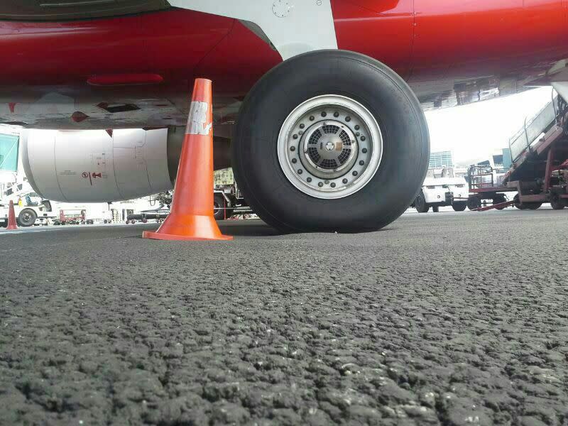 Plane tyre on soft ground at klia2. – The Malaysian Insider pic, May 20, 2014.