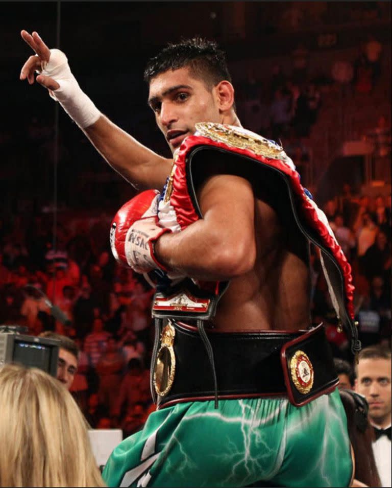 Amir Khan, en su época de gloria, con el cinturón de campeón