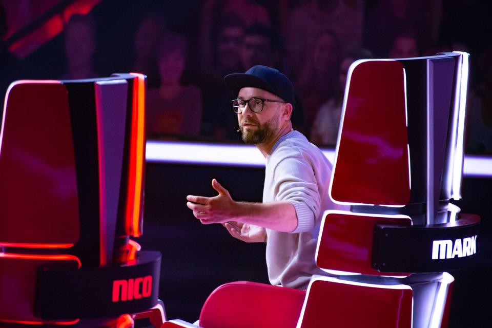 Schwer genervt von Sarah Connors Beliebtheit: "The Voice"-Coach Mark Forster. (Bild: ProSiebenSAT.1 / André Kowalski)