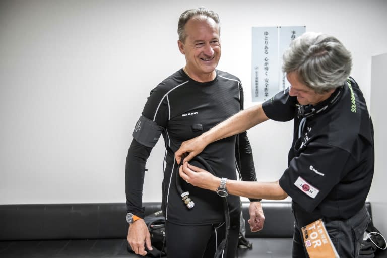 Pilot Andre Borschberg (L) and the Solar Team go through the usual pre-flight procedures before the Swiss-made solar-powered plane Solar Impulse 2 takes off from the international airport in Nagoya, Japan, headed for Hawaii, on June 28, 2015