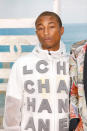 <p>Pharrell Williams était lui aussi présent au défilé Chanel. La star américaine est l’une des égéries de la marque. Il a notamment prêté son image au sac “Gabrielle”. </p>