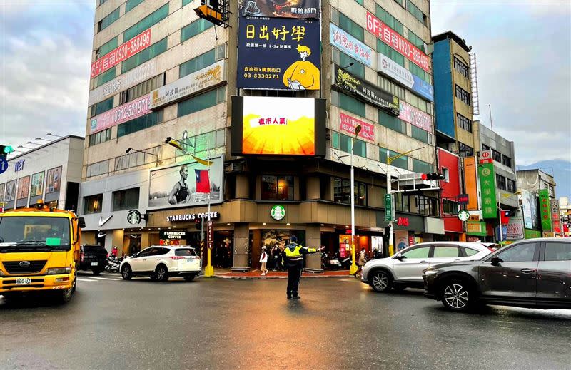 因應連假，花縣警也在重要幹道、易壅塞路段、各觀光景點等處所進行交通疏導。（圖／翻攝畫面）