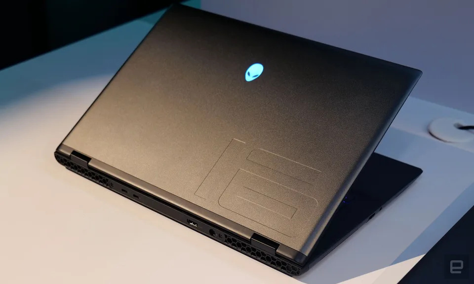 Alienware m16 R2