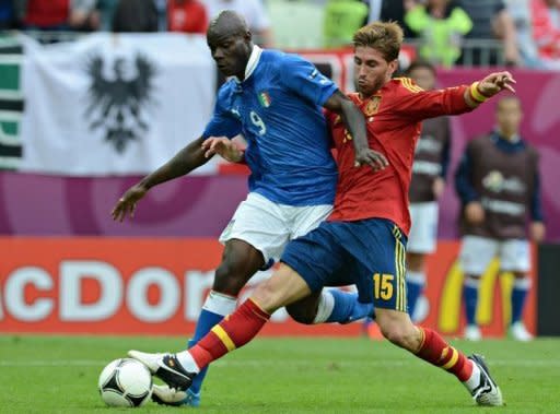 Spanish defender Sergio Ramos (R) vies with Italian forward Mario Balotelli during the Euro 2012 championships football match Spain vs Italy at the Gdansk Arena. The match ended in a 1-1 draw